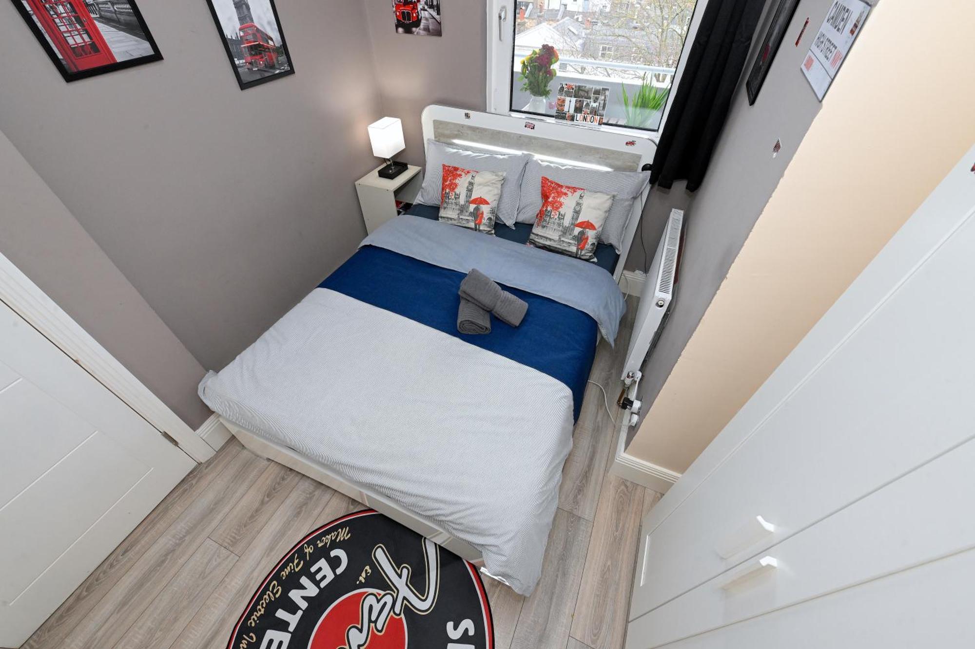 Superb 4 Bedroom Flat In The Heart Of Camden Town Londra Dış mekan fotoğraf