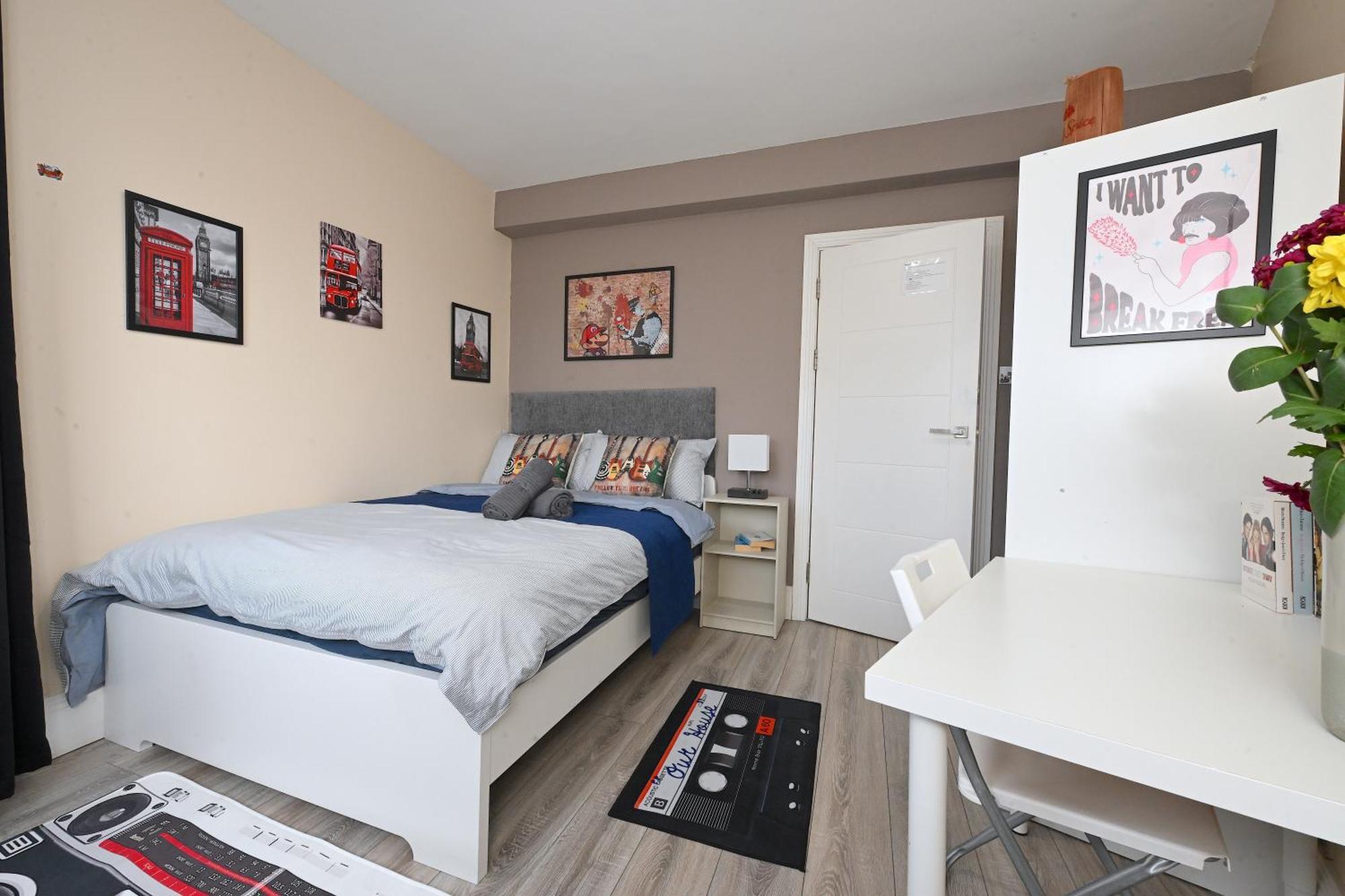 Superb 4 Bedroom Flat In The Heart Of Camden Town Londra Dış mekan fotoğraf