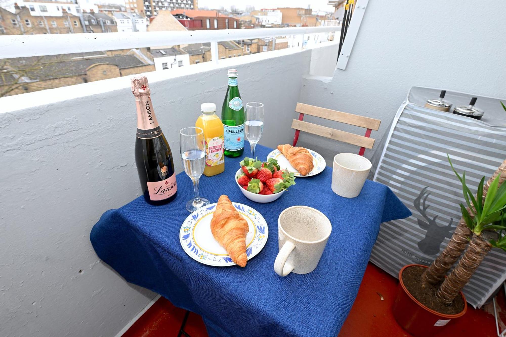 Superb 4 Bedroom Flat In The Heart Of Camden Town Londra Dış mekan fotoğraf
