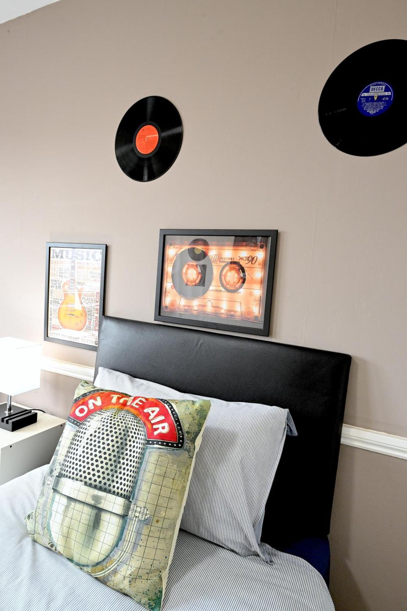 Superb 4 Bedroom Flat In The Heart Of Camden Town Londra Dış mekan fotoğraf